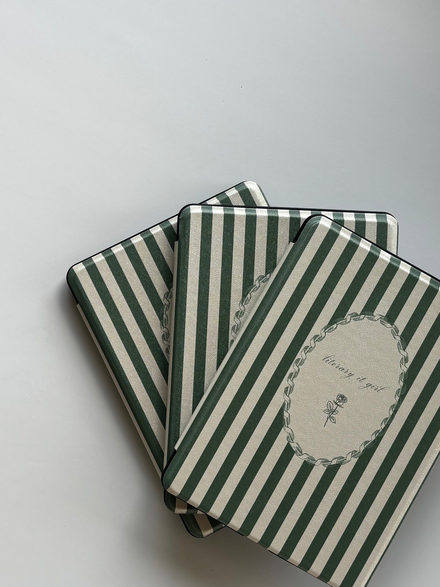 Literary It Girl Verde - Kindle Case